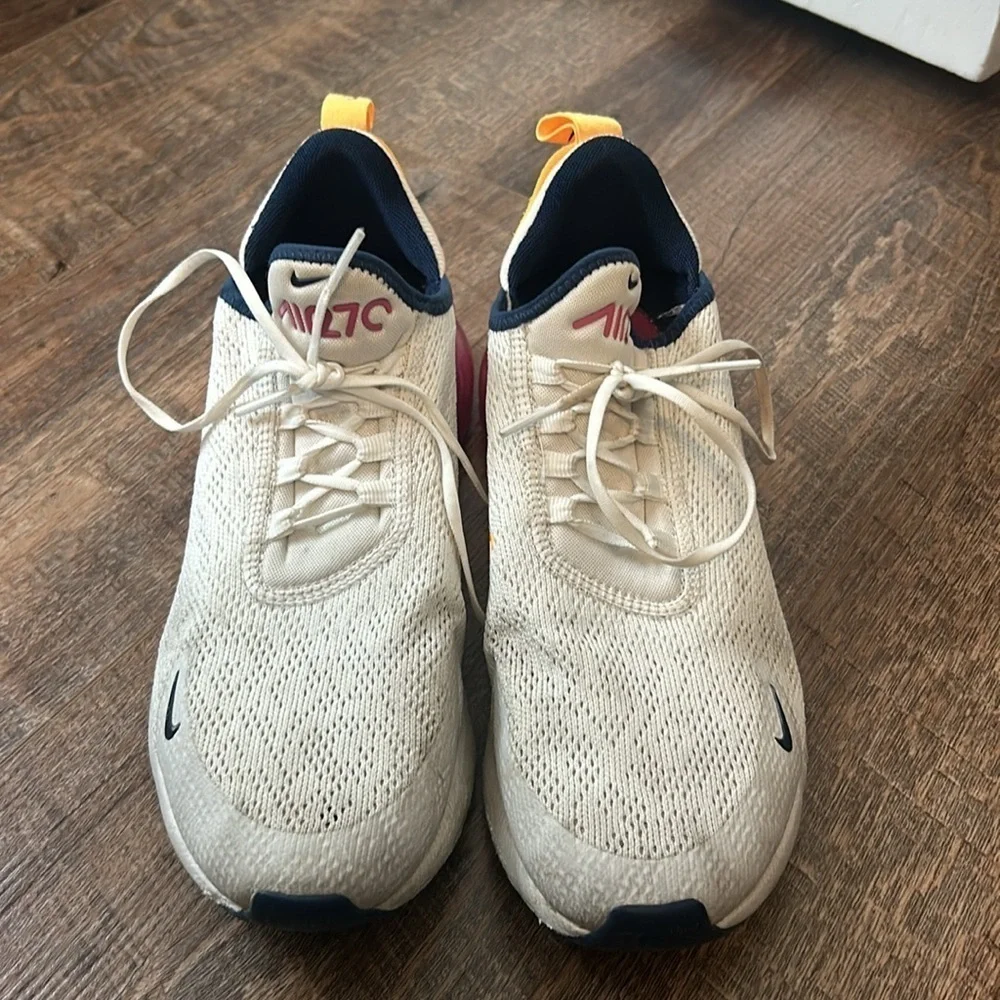 Nike 270s - Picture 2 of 3